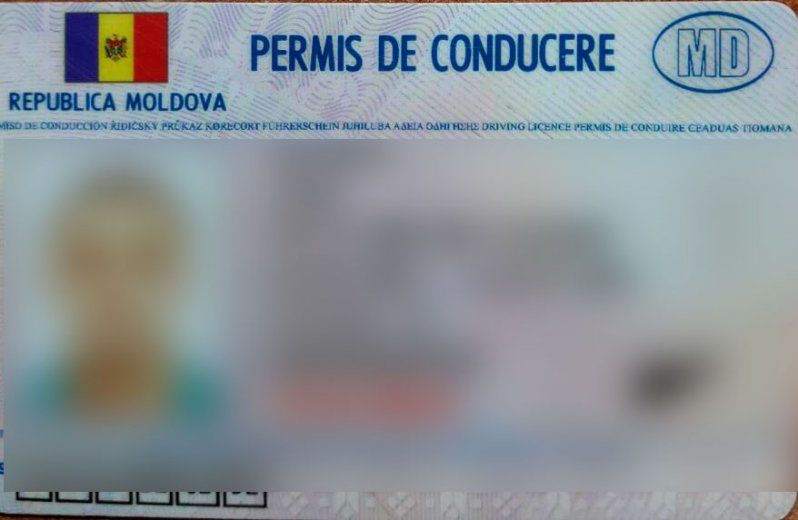 Moldovean prins la frontieră cu permis de conducere falsificat