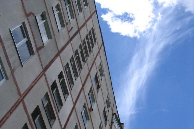 Bărbatul locuia împreună cu soţia, iar în momentul tragediei femeia se afla la serviciu.