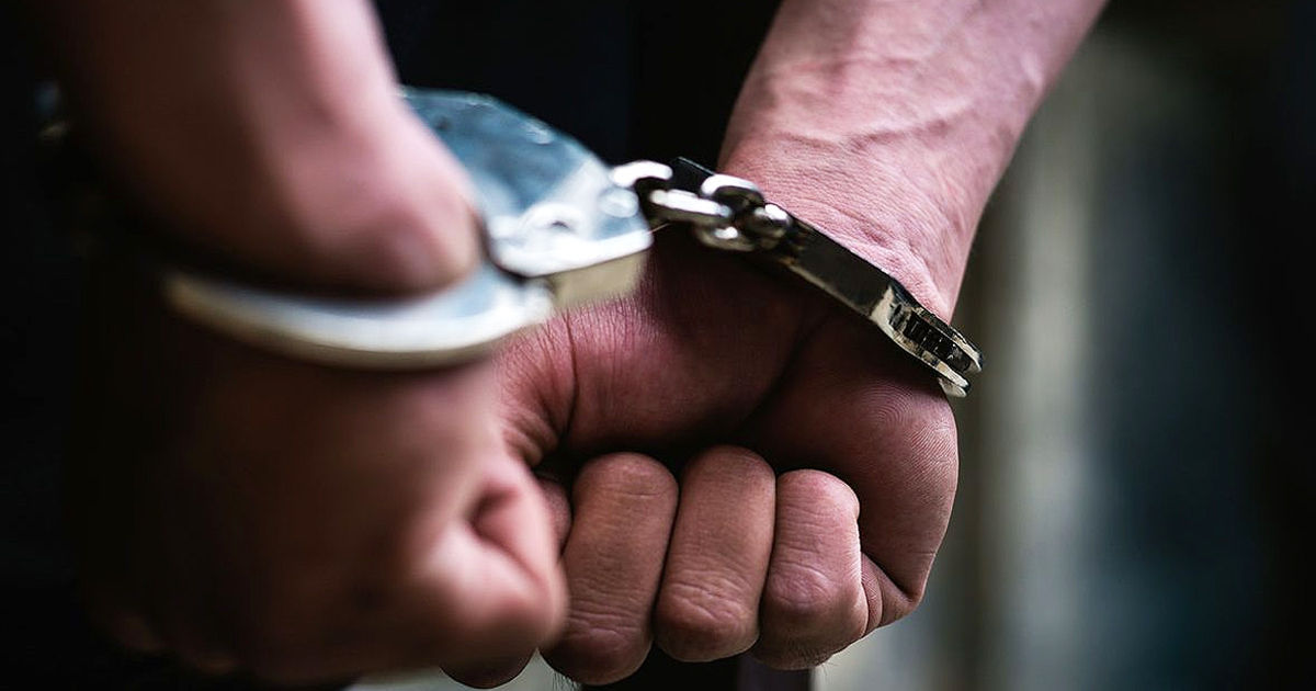 Un bărbat din Ialoveni și-a bătut soția apoi a luat la pumni și polițiștii.
