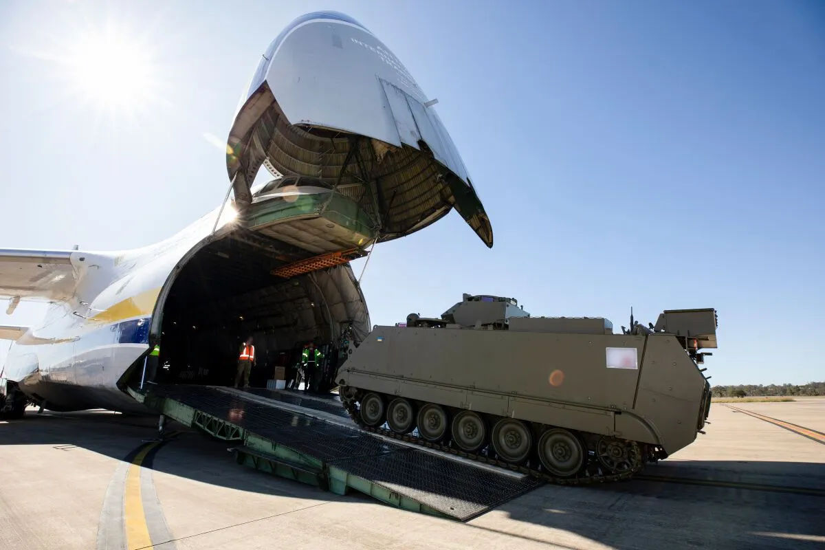 Австралия передала Украине первые четыре бронетранспортера M113AS4.