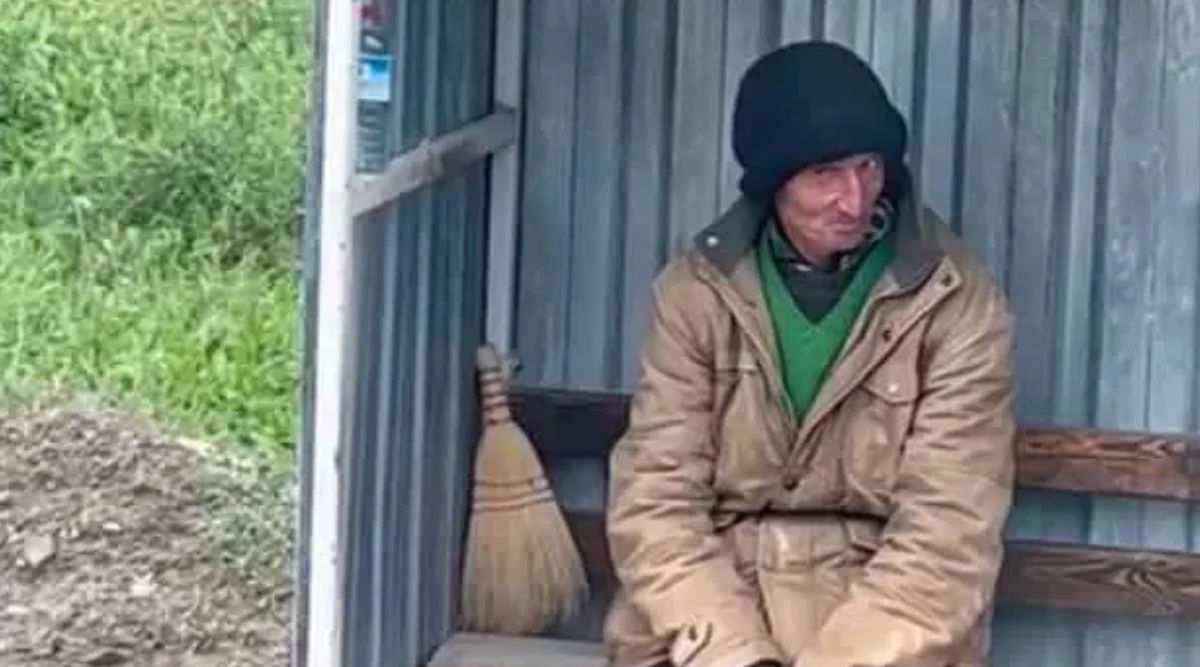 Un bărbat din Turcia își așteaptă iubita la o stație de autobuz de 24 de ani.