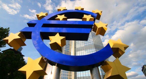 Euro s-a depreciat miercuri faţă de dolar, ajungând la cel mai redus nivel din ultimii 11 ani. Foto: independent.md