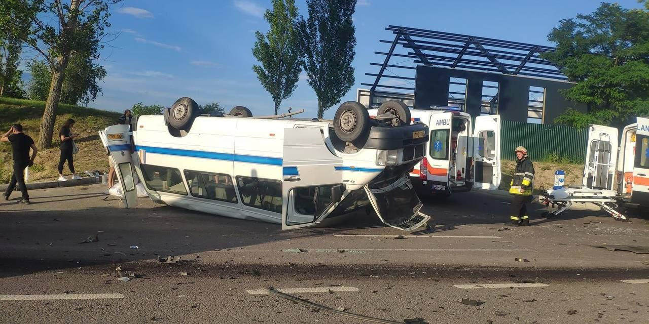 ДТП в Страшенском районе: есть погибший, 9 человек пострадали.