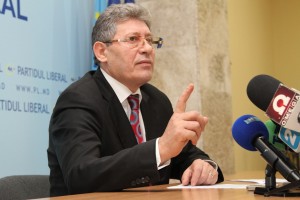 Nu au lipsit nici replicile privind sesizările PL și PLR ca Curtea Constituțională. Membri din ambele părți s-au acuzat de plagiat.