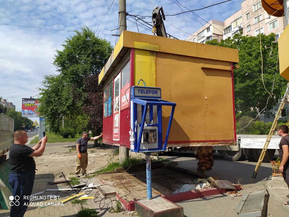 На Ботанике продолжают эвакуировать незаконные киоски.