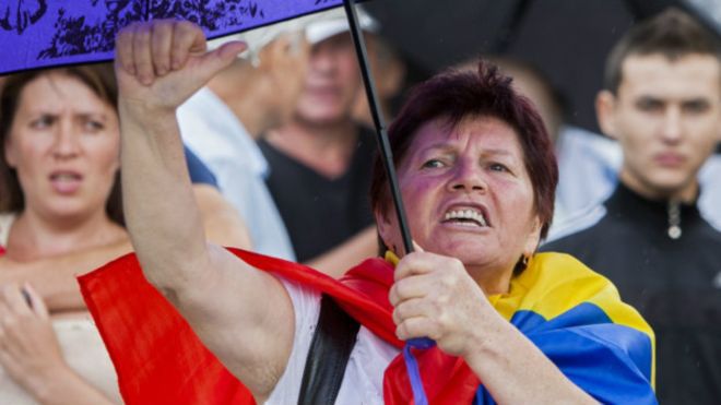 Антиправительственный протест проводится сегодня в Ниспоренах. Фото: bbc.com