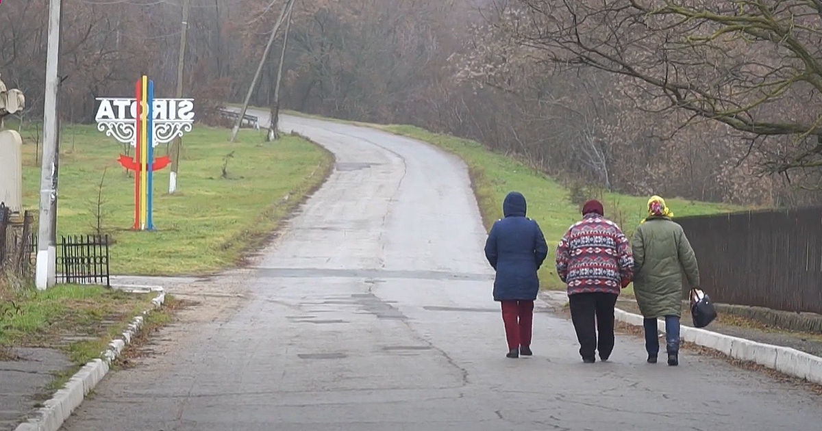 Locuitorii satului Sirota se plâng de lipsa transportului public către centrul raional.