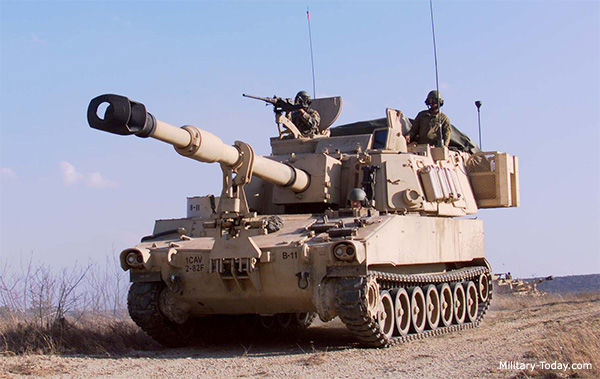 В эстонский город Тапа в воскресенье прибыли самоходные орудия Paladin M109A6 калибра 155 мм армии США.
