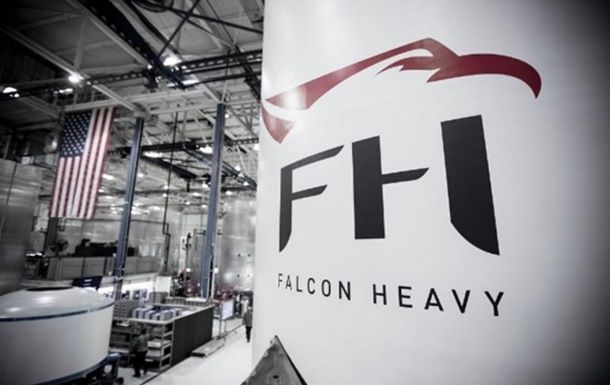 Илон Маск прогнозирует взрыв Falcon Heavy при запуске.