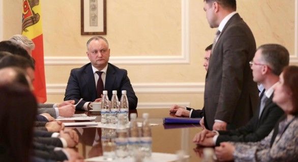 Președintele Igor Dodon a semnat azi decretele privind numirea în funcții a zece judecători. Foto: presedinte.md