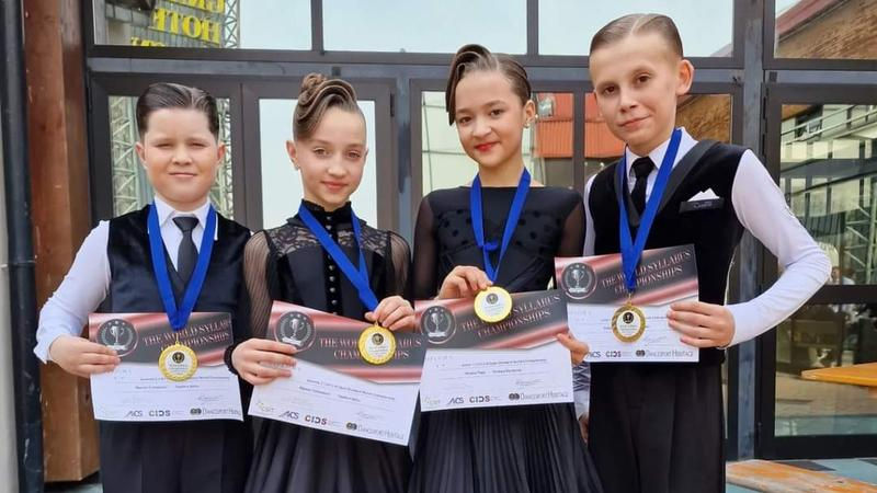 Две пары танцоров из Молдовы стали двукратными чемпионами мира.