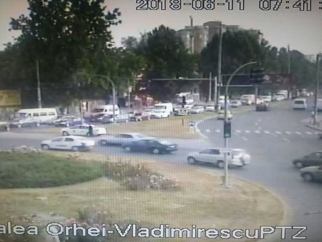 НИП призывает водителей избегать движения по улицам с пробками.