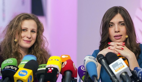 Участницы Pussy Riot устали "терпеть путинский режим".