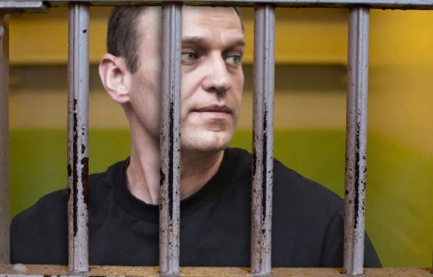 Навальный рассказал, что ему 100 дней подряд включали послание Путина Федеральному собранию.