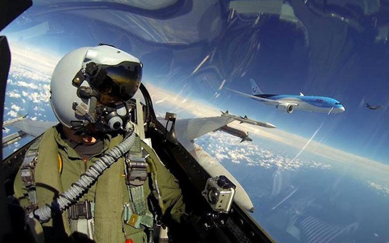 România: Botezul piloților de F 16. Primul zbor fără instructor. Foto simbol: Viral Diario