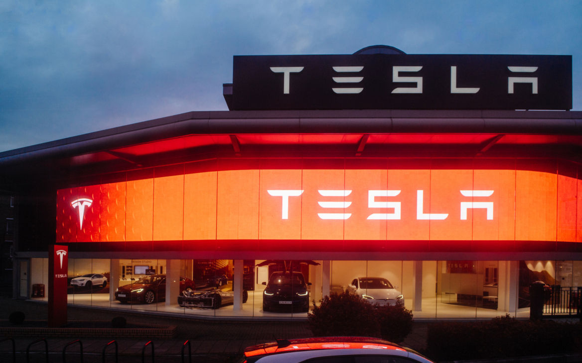 Акции Tesla выросли на 30%: компания подорожала на 200 миллиардов долларов.