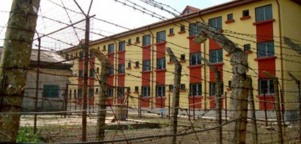 Un tânăr de 23 de ani a evadat de sub escortă, în timp ce era dus la judecătoria Buiucani. Foto: mondonews.ro