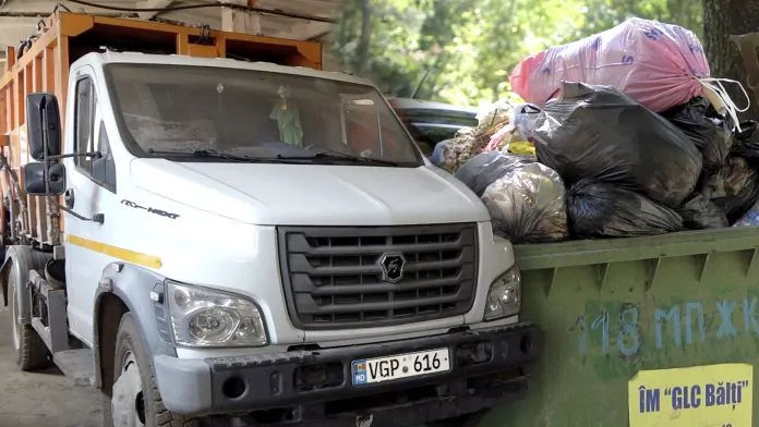 Lipsă acută de camioane pentru colectarea gunoiului la Bălți.