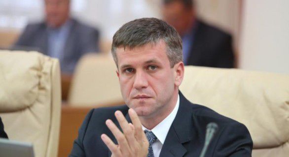 Potrivit declarației cu privire la venituri și proprietate pentru anul 2015, Vasile Botnari nu indică nici terenuri, nici casă.