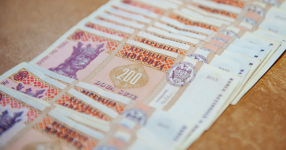 Среднемесячная зарплата по экономике будет увеличена на 2400 леев и составит 16 100 леев.