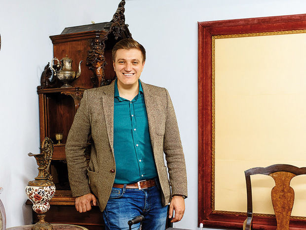 Tânărul de 29 de ani care câştigă 180.000 de euro restaurând mobilier.