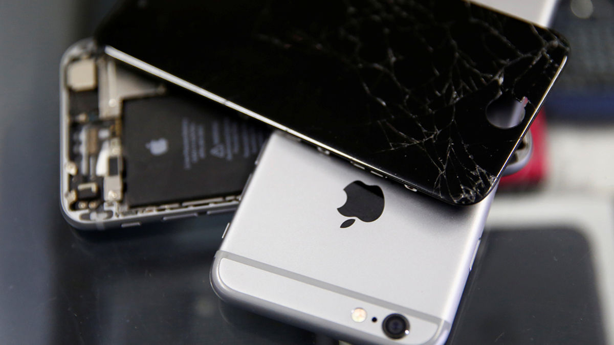 Apple permite utilizatorilor să repare singuri modelul iPhone 16e și a început să vândă piese.