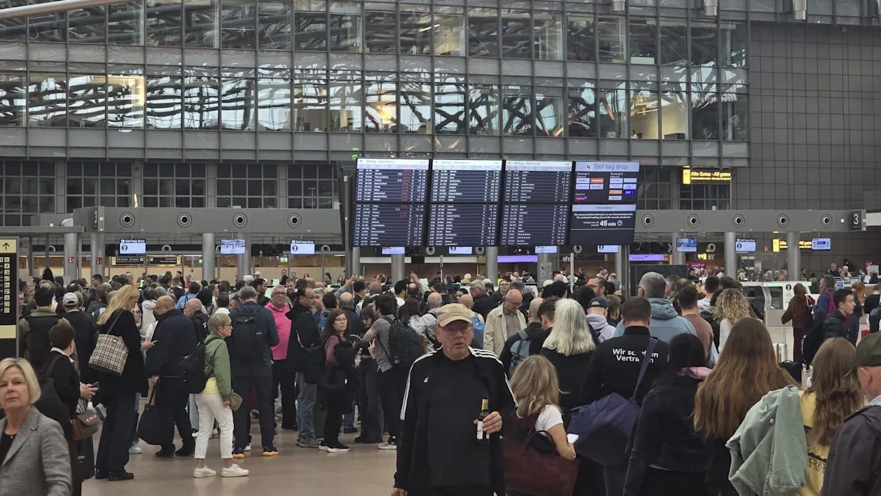 В аэропорту Гамбурга произошел коллапс из-за постороннего человека, попавшего в закрытую зону/