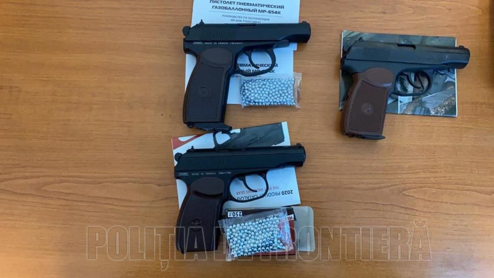 В аэропорту Кишинева задержали иностранца с пневматическим оружием.