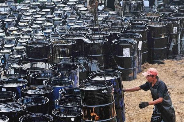 Ниже 48 долларов нефть упала после того, как основные британские телеканалы - "Би-би-си" и Sky спрогнозировали победу сторонников Brexit.