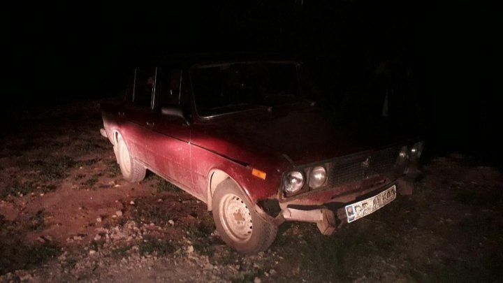 В Каракушений-Векь пьяный водитель ехал с кладбища и угодил в могилу. Фото: publika.md.