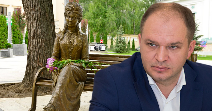 Генеральный примар Ион Чебан о скульптуре Вероники Микле: Любопытно, как пристав будет вывозить скамейку. Коллаж Point.md.