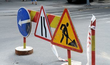 Pe 6 străzi din Chișinău traficul rutier va fi suspendat până la sfârșitul lunii din cauza unor reparații la rețele, care sunt în întârziere. Foto: moldova24.net