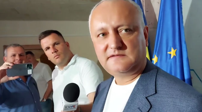 Игорю Додону разрешено общаться с прессой.