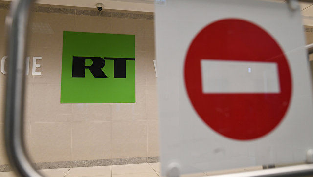 СЖР назвал приостановку вещания RT в Вашингтоне политическим шагом.