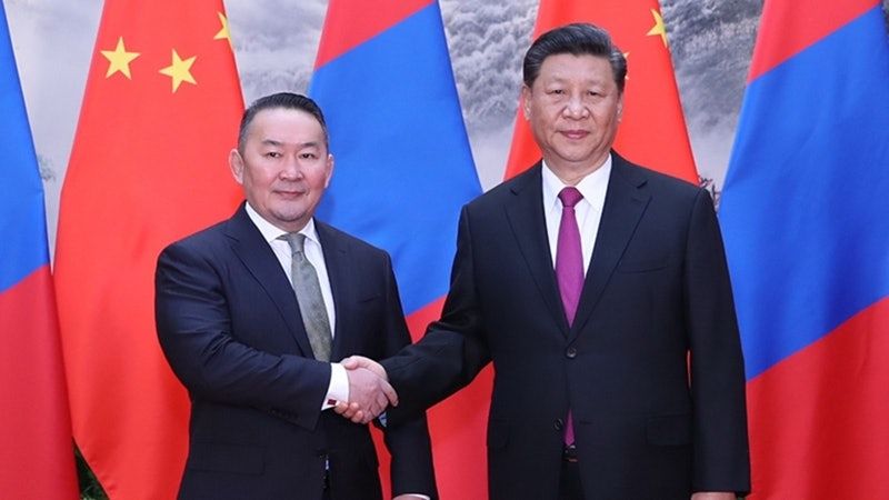 Президент Монголии подарил Китаю 30 тысяч баранов в качестве поддержки.