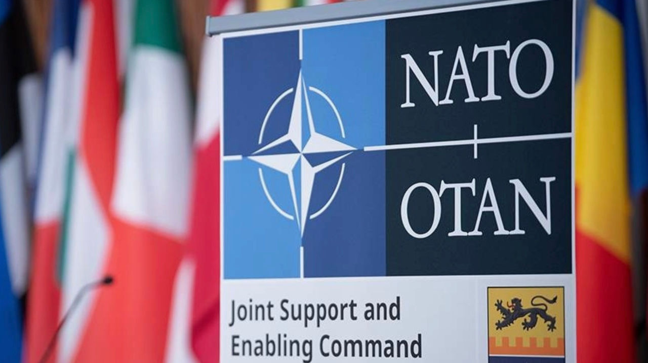 NATO începe să împărtășească informații secrete cu industria și UE.
