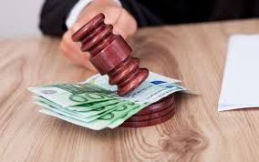 Judecătorul ar fi primit de la informator 600 de euro. Foto: click.ro
