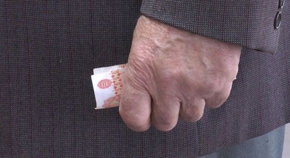 Țara vecină a Moldovei, Ucraina, este cu doar un pas în fața noastră, în condițiile în care acolo bătrânii beneficiază de pensii în valoare estimativă de 65 de dolari SUA.