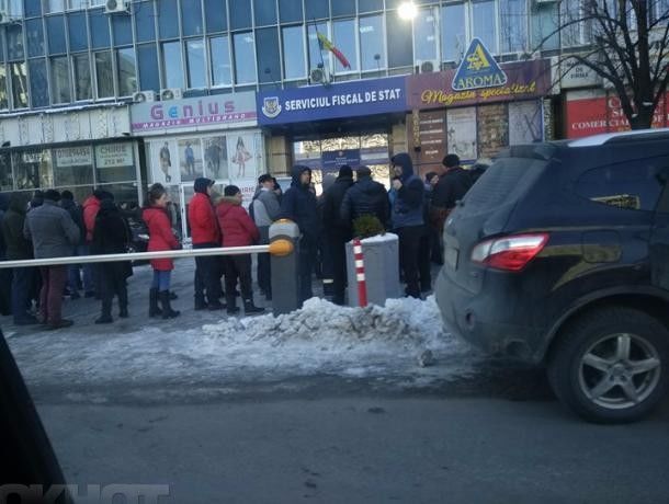 Предприниматели, торгующие на сельскохозяйственных рынках, устроили акцию протеста в Кишиневе.