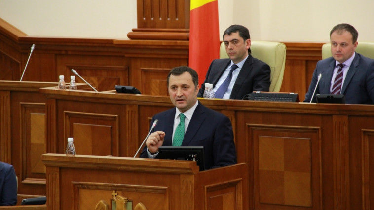 Majoritatea parlamentară vrea să-l lase pe Vlad Filat fără funcţia de deputat. Foto: ziarulnational.md