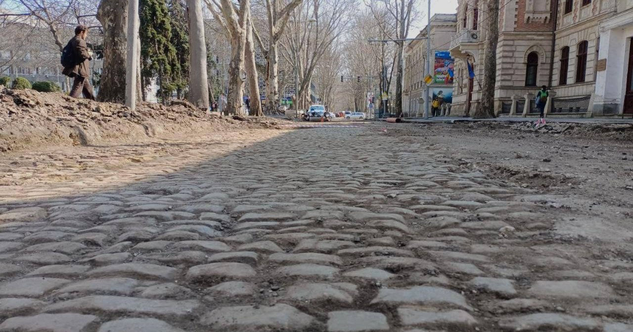 Судьба брусчатки на улице 31 Августа остается неизвестной.