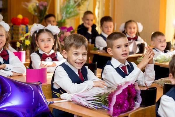 В Приднестровье ученикам начальной школы подарят учебники и тетради.