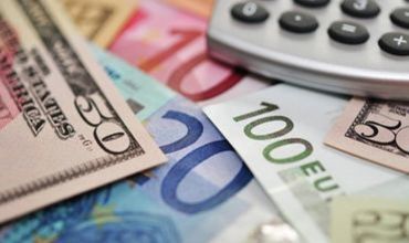 Евро и доллар подорожают по отношению к лею.