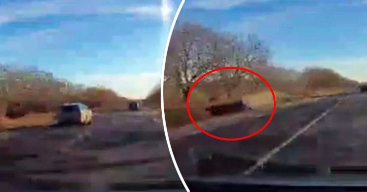Момент ДТП с участием двух автомобилей попал на видео.