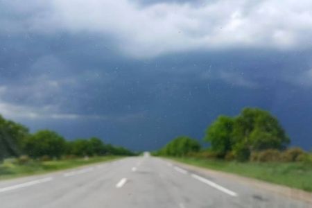 Vremea rece si posomorata se va mentine si maine. Foto: protv.md