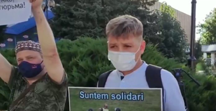 В Бельцах СМИ провели флешмоб в поддержку журналистов Беларуси.