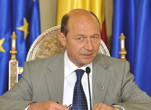 Fostul presedinte al Romaniei, Traian Basescu a reactionat intr-o postare pe o retea de socializare la rezultatul alegerilor prezidentiale.