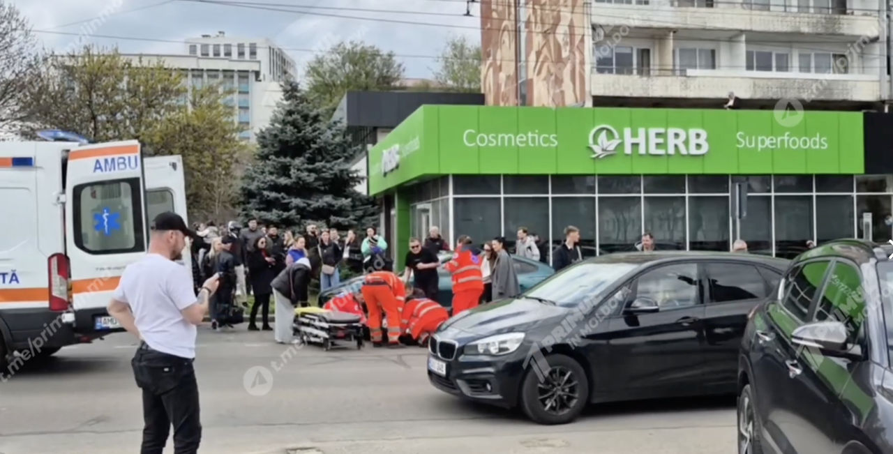 На бульваре Григоре Виеру в столице сбили женщину с ребенком.