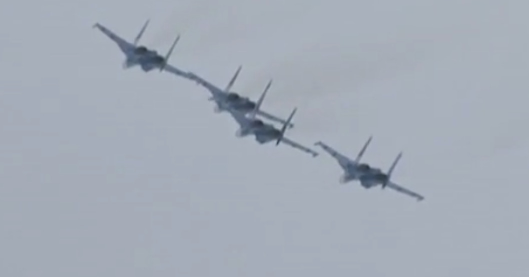 «Русские витязи» показали «цветок» в небе.
