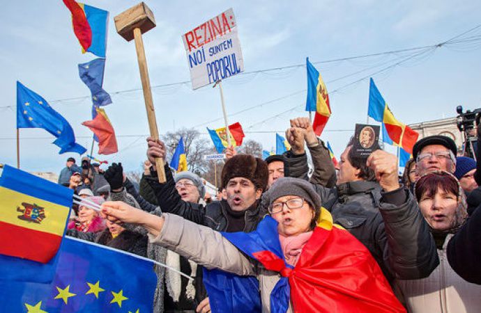 The Economist: выборы могут выиграть пророссийские партии.